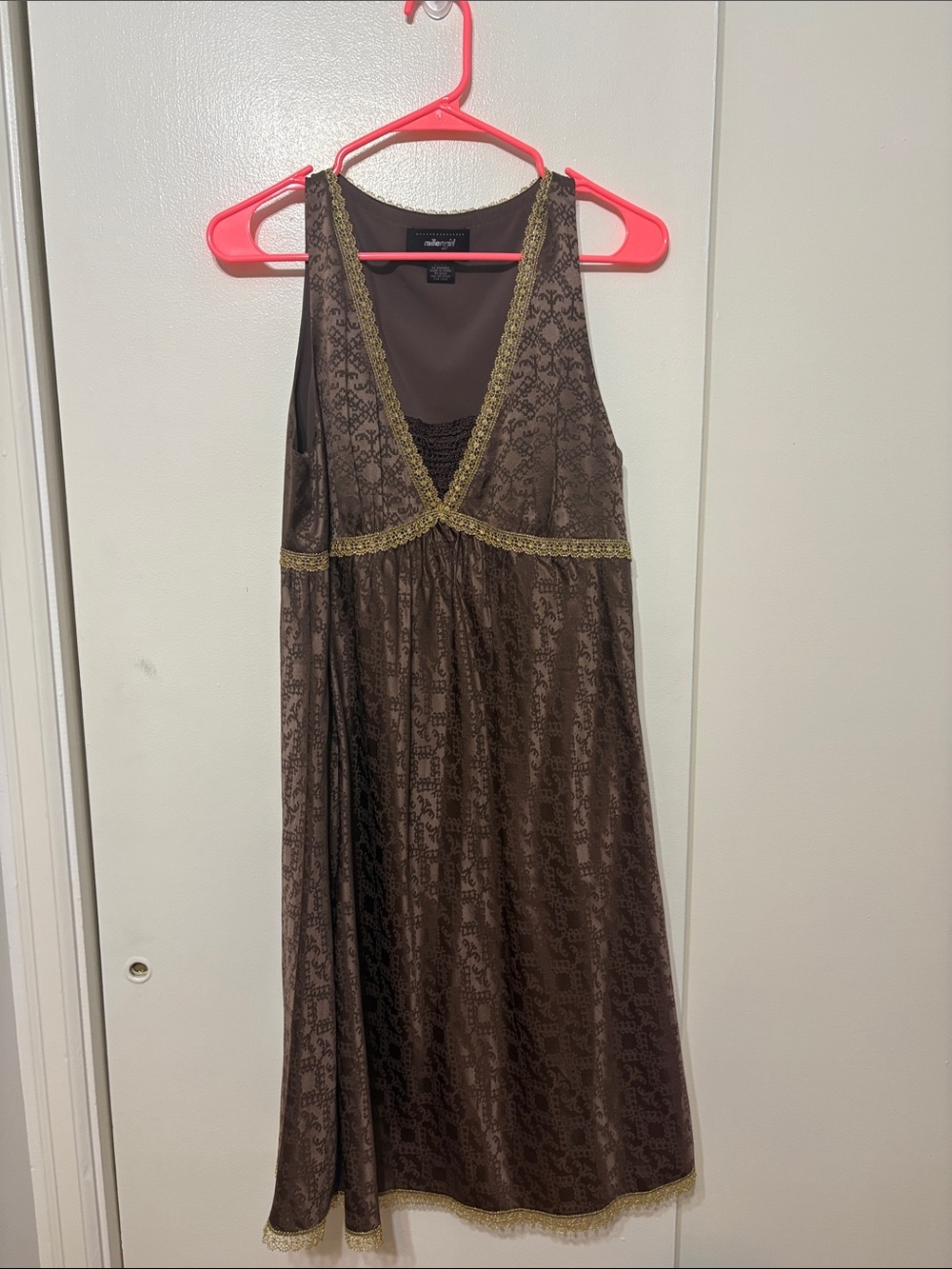 NWOT Millergirl silk Brown Sleeveless V-Neck Dress with Gold Trim Sz L